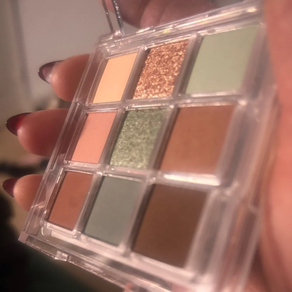 VC Collection Selah Eye Palette | NWT variety of finishes in ocean colors